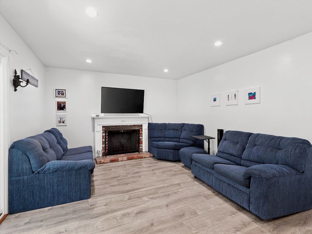 Coastal Escape With Private Mini Golf 4 Bedroom Home