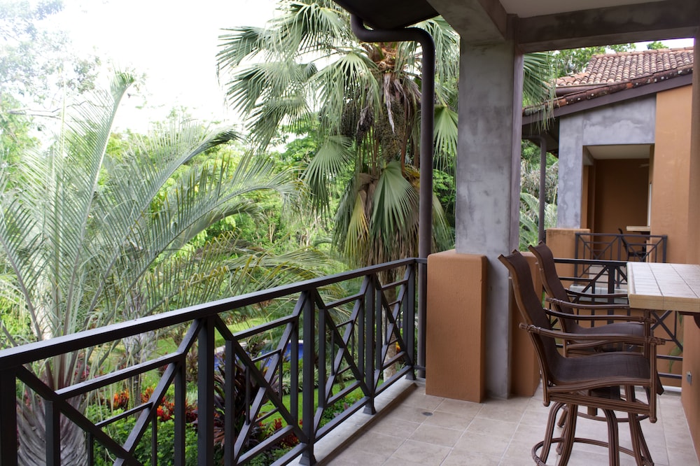 CR Luxury Los Sueños Condos