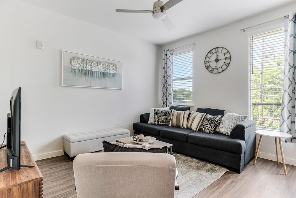 Downtown Modern Bungalow