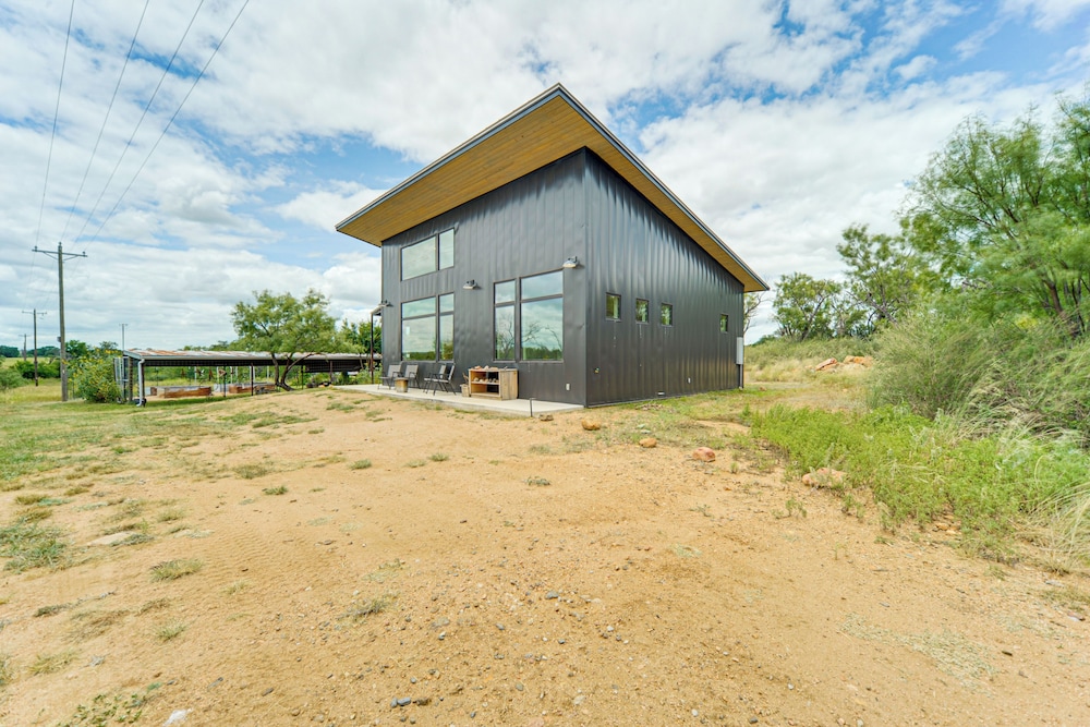 20-acre Property w/ Trail: Hill Country Hideaway!