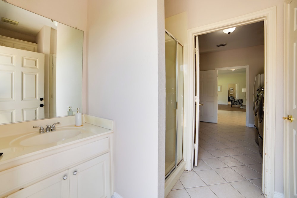 Game Room & Bar: Secluded Getaway in Farmersville