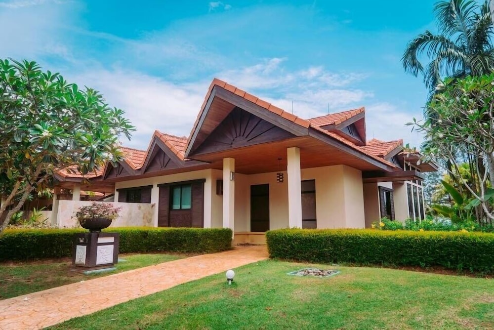 Nexus Residence - Beach Villa 360
