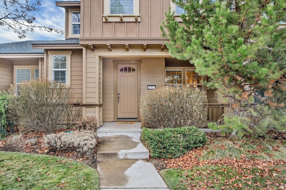 Tranquility On The Bluffs 3 Bedroom Townhouse by RedAwning view 2