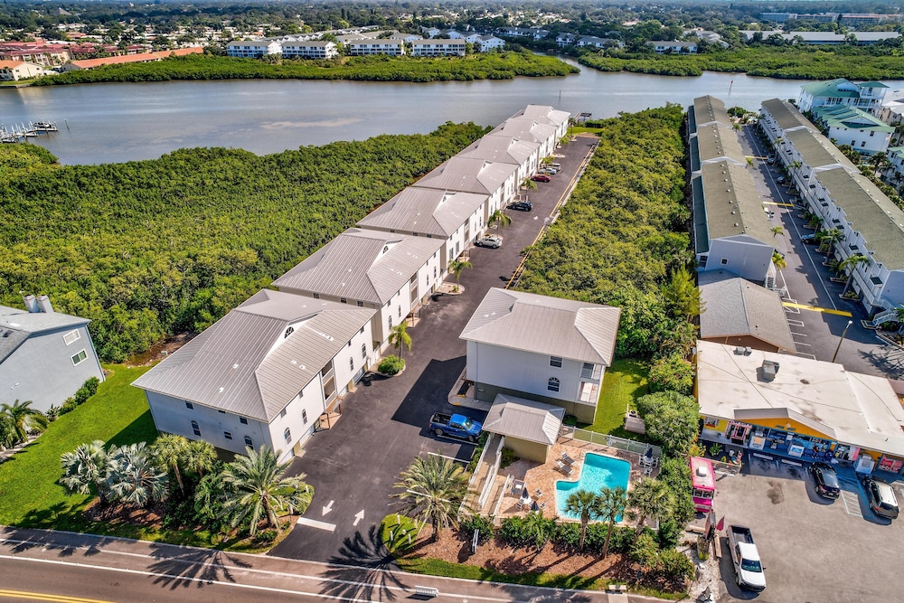 Mariner's Pointe 701