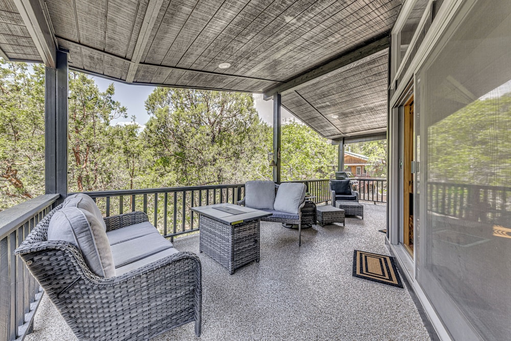 18 Mi to Ski Apache - Ruidoso Home Fit for Family!