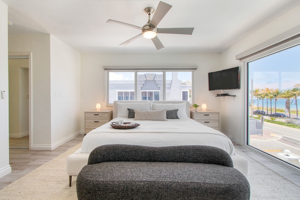 Sea Breeze by Avantstay Across From Fort Lauderdale Beach Pool Out Door Dining Fire pit