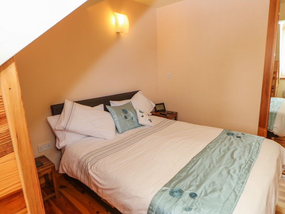 Darlington Vacations - Mead House - Property Image 11