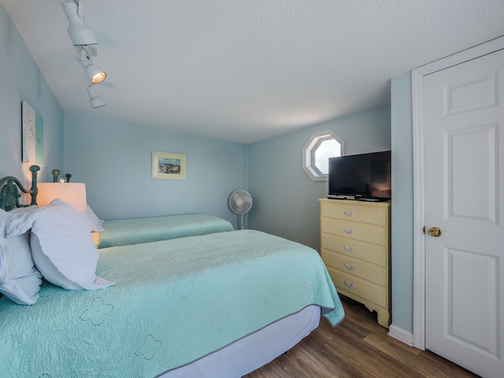The Channel Marker by Topsail Realty