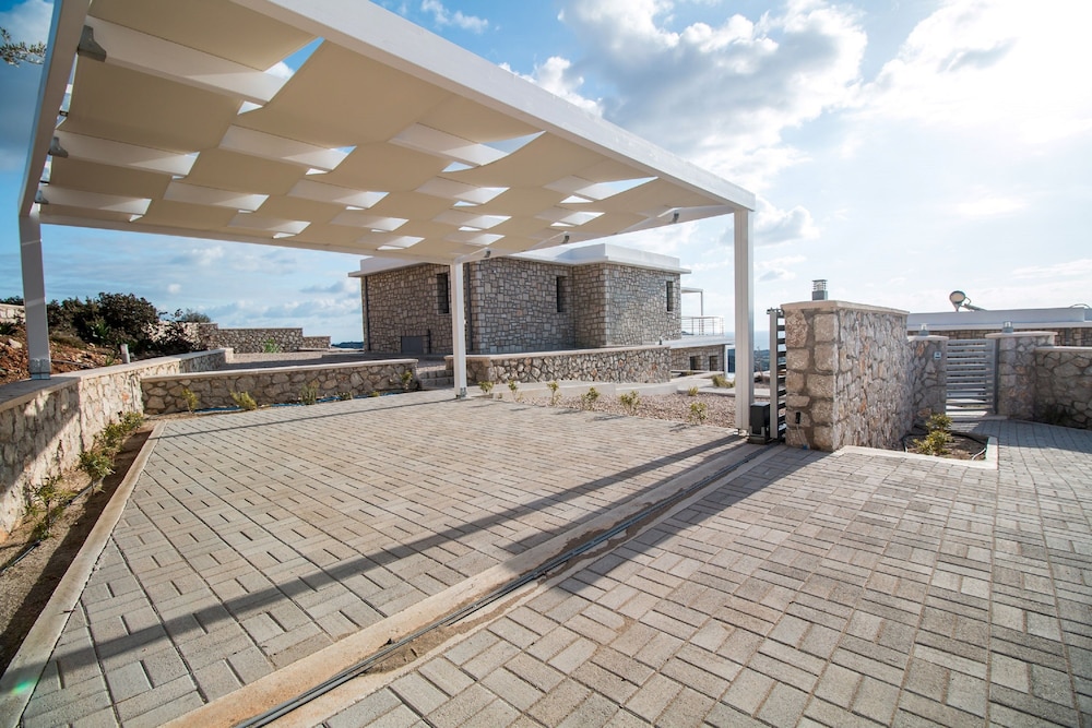 Francis & Gregorys Luxury Villas