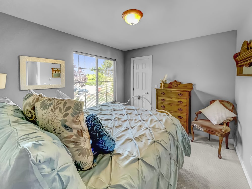 Paradise Hills Oasis 4 Bedroom Home
