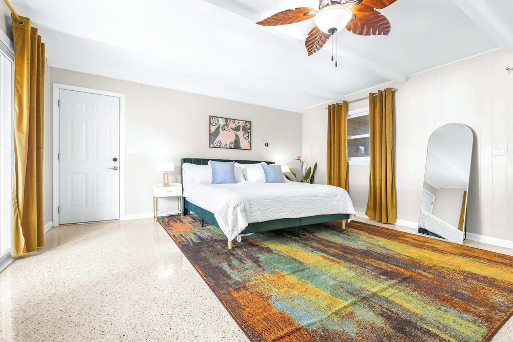 Bay Crest House Stay for 10!