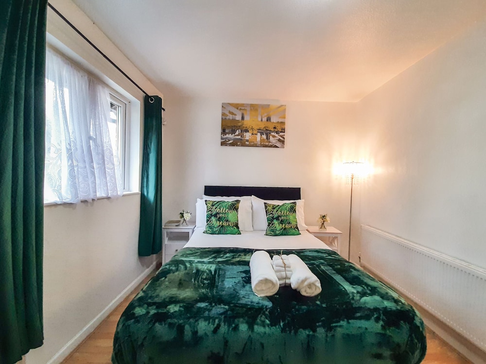 I Luv London Too! 1bed Stunnin Home Sleeps 3!