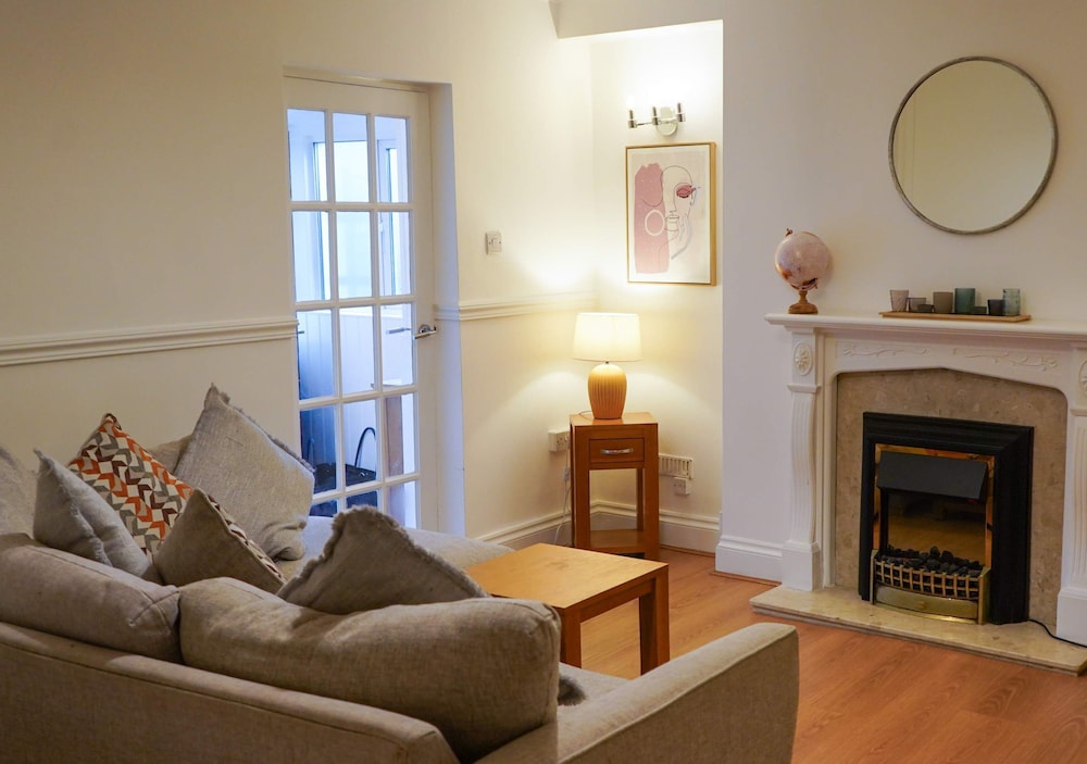 Ivy Cellar With 2 Bedrooms and 1 Bathrooms