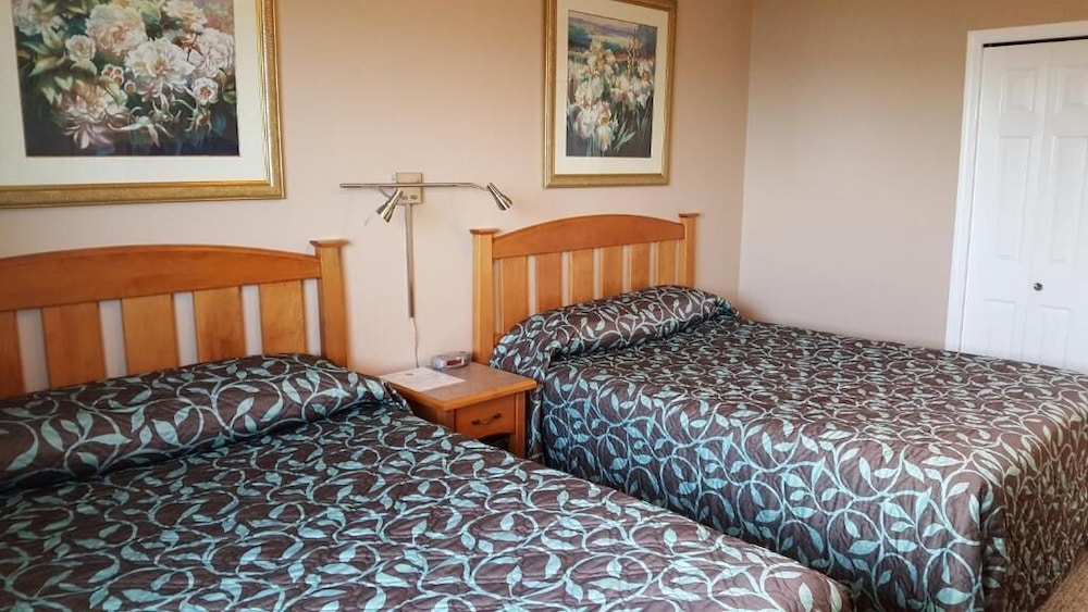 The Cedarwood Inn & Suites