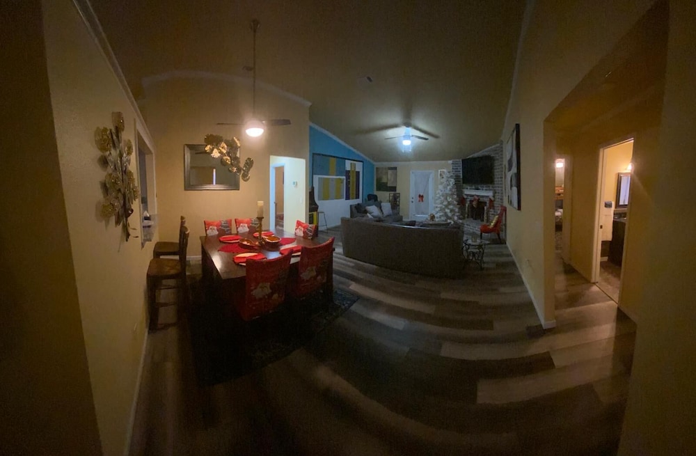 Modern Comfort Near Military Bases & Shopping Walk to Parks & Lakes!