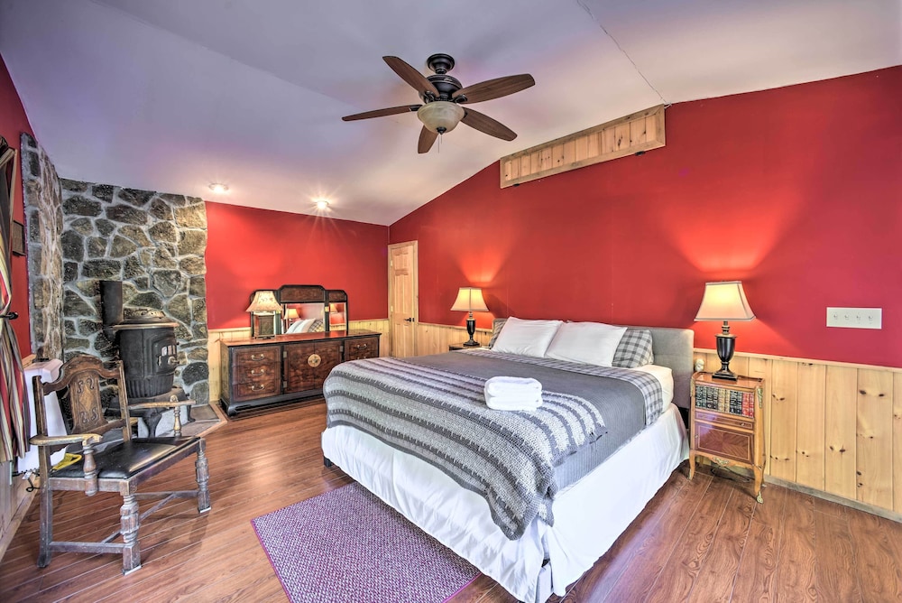 Full Private Home on 32-acres w/ Stellar Views! view 5