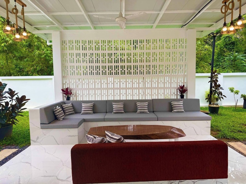 Beautiful Villa Between Jungle