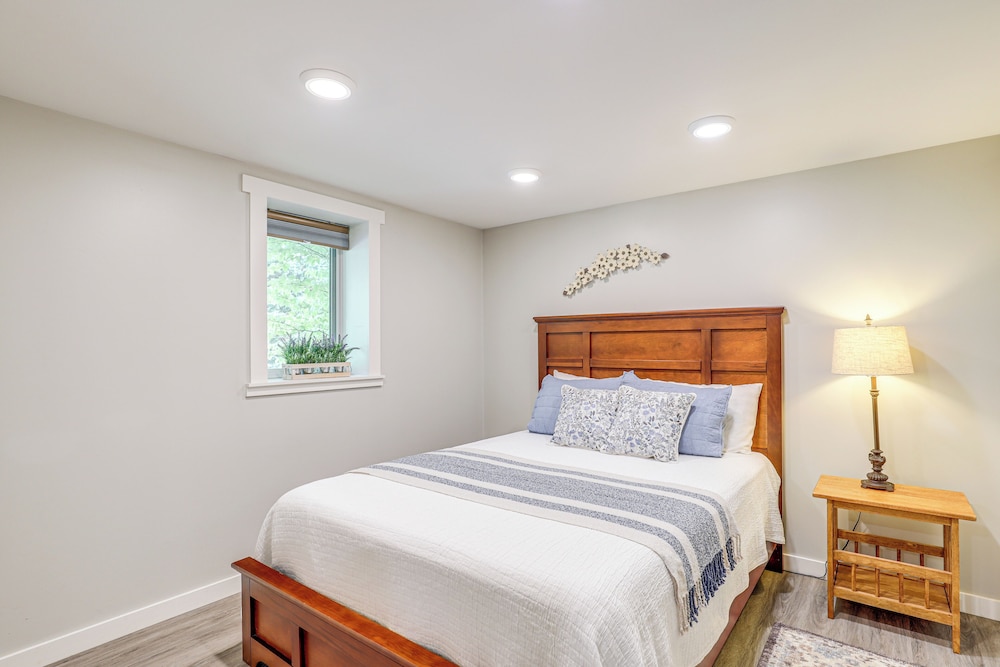 Modern Weaverville Apartment - Walk to Downtown! view 2