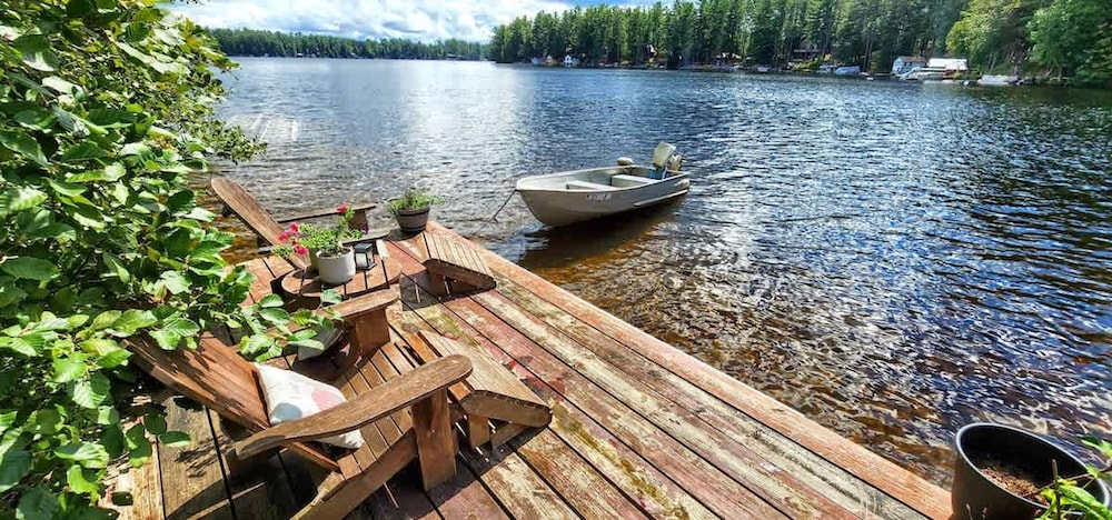 The Stabbin Cabin Grant Island w Boat Hottub Pet