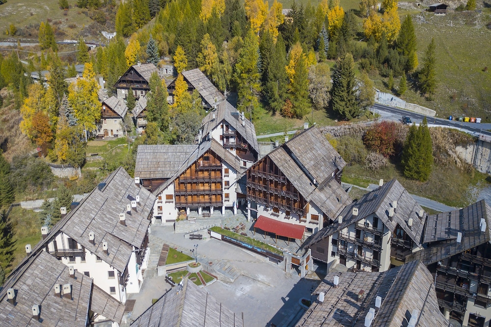 Grange Hike & Ski - 28D Sestriere view 3