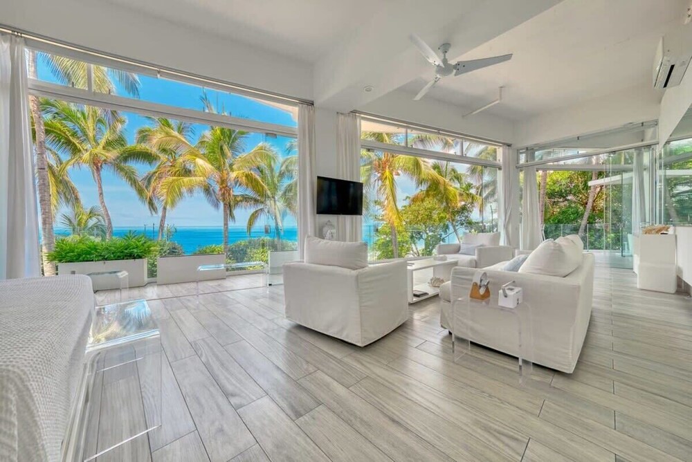 Luxury 1BR APT - Beach View - Jacuzzi - King Bed