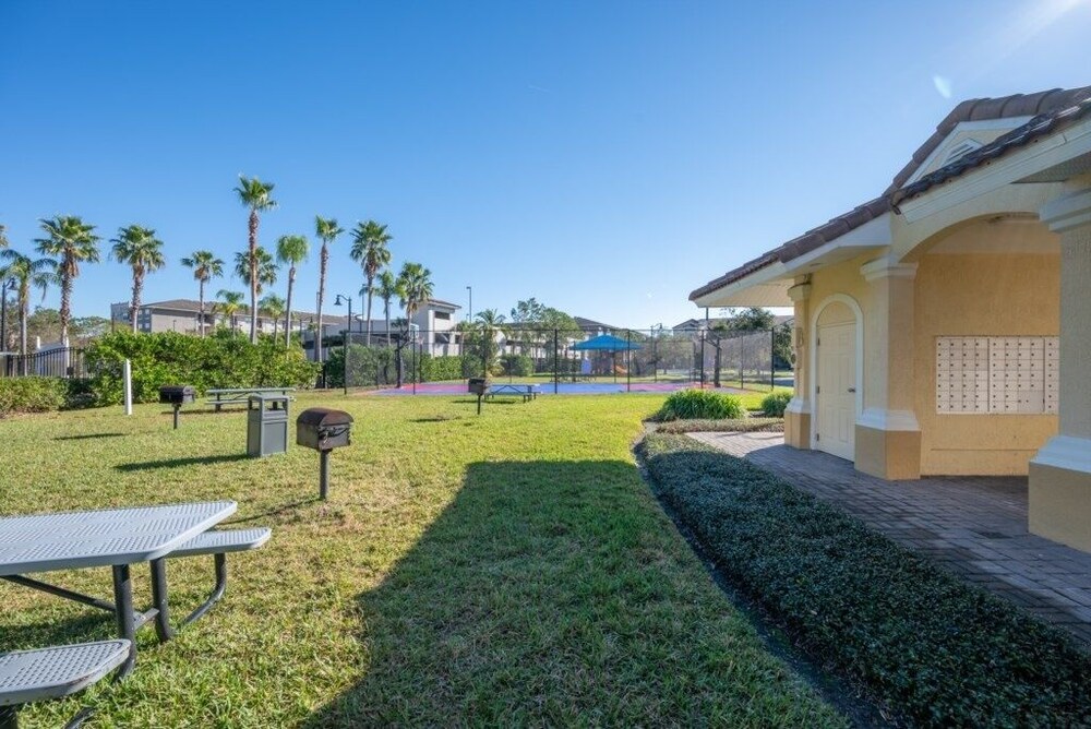 Pool View Penthouse 3 Bedroom Condo