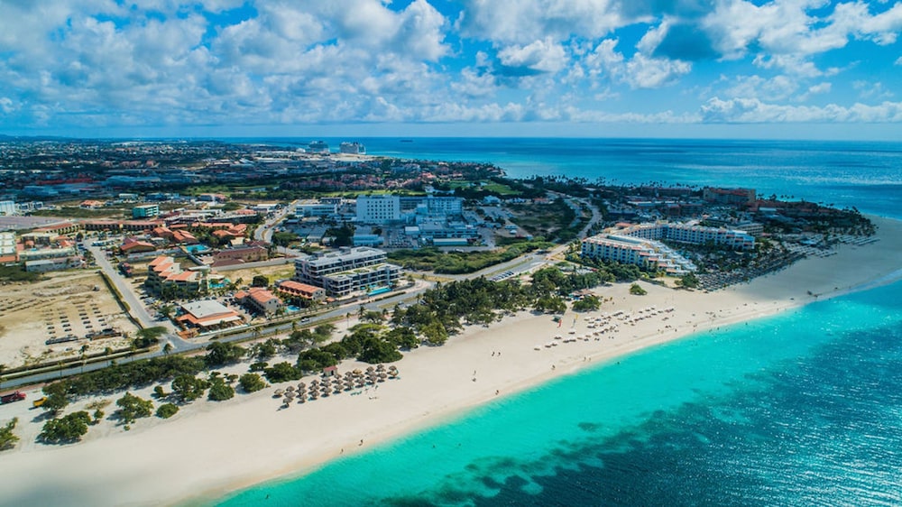 Beachfront Luxury NEW 3br2 5BA Condo Eagle Beach