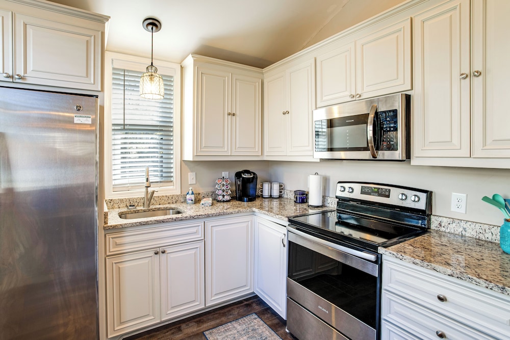 Lake Murray Retreat w/ Fishing Dock, Near Marinas!