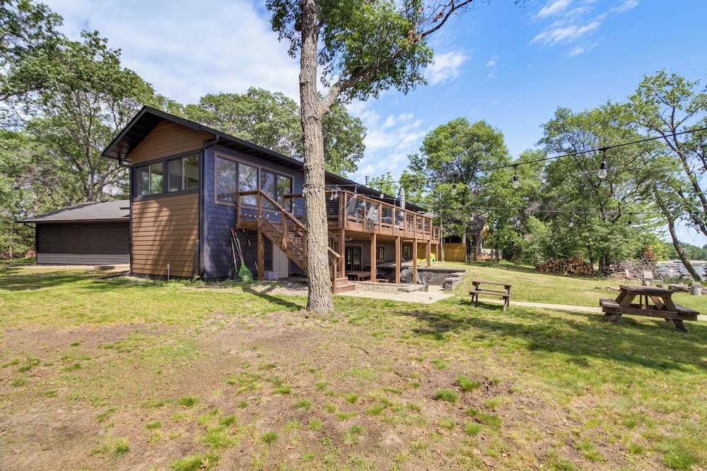 Private Beach & Dock: White Sand Lake Retreat!