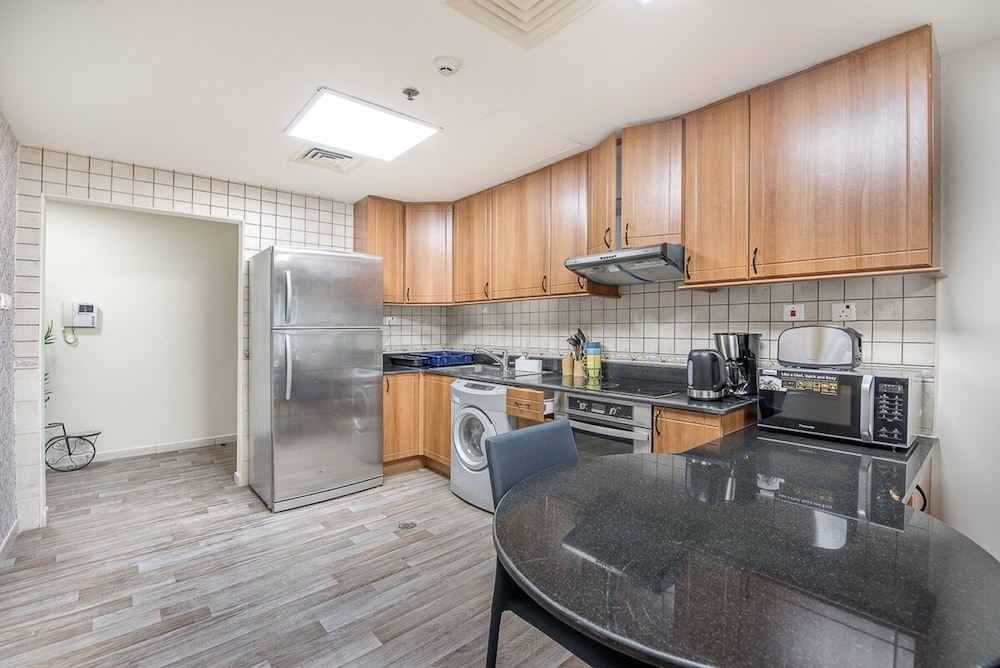 High-floor 2BR With Dubai Marina Views