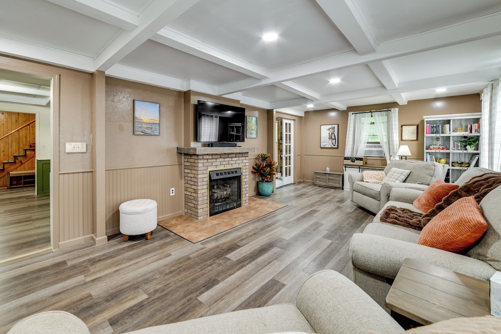 Riverfront Retreat w/ Near Boat Launch in Nineveh!