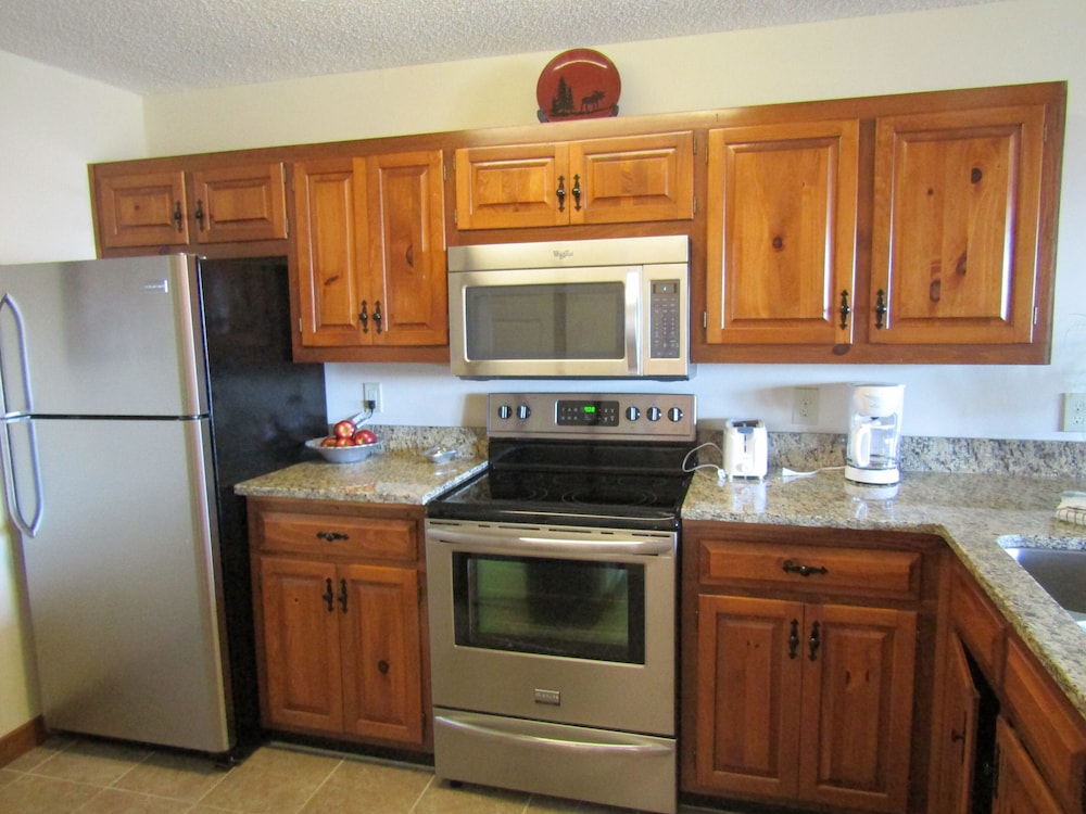 The Crest 200-j 1 Bedroom Condo by RedAwning