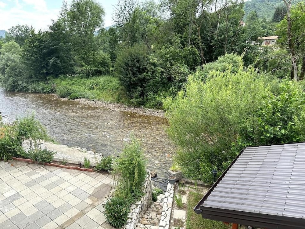 Rijeka Villa-Spacious 4BR with Pool