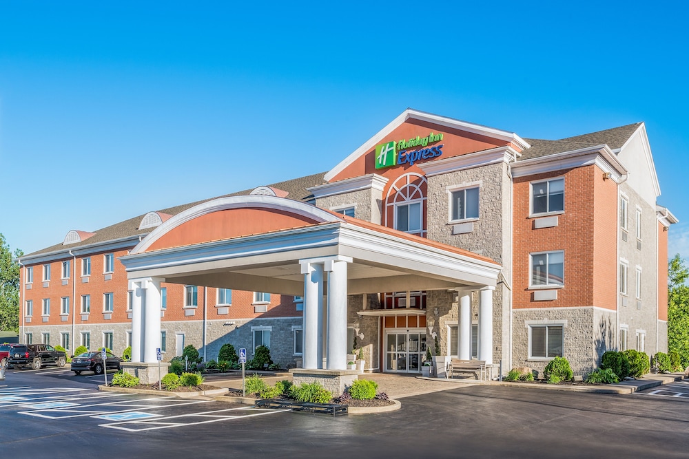 Gananoque Vacations - Holiday Inn Express Hotel  Suites Gananoque, an IHG Hotel - Property Image 1