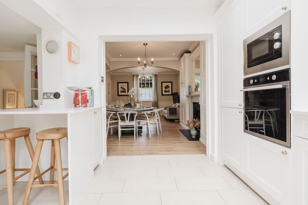 Stylish Townhouse Annexe Cheltenham
