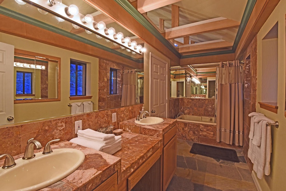 Mountainside Overlook - Property Image 11