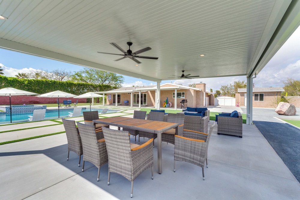 Outdoor Entertainment: Palm Springs Group Escape