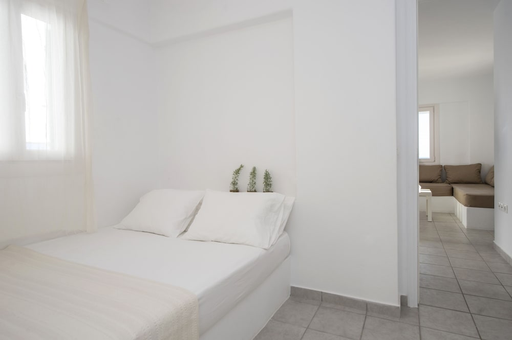 Cleopatra Seaside Homes Paros