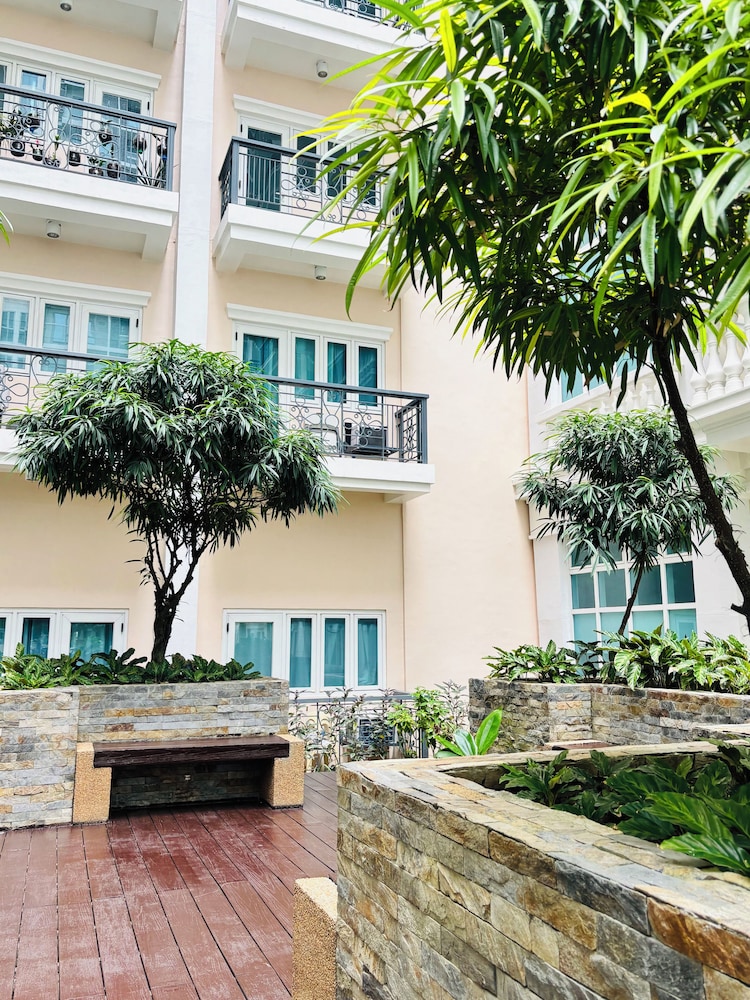 Spacious Comfort & Charm