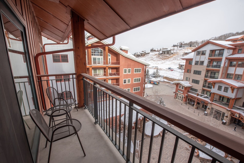 Comfortable 1 Bedroom Slopeside Condo - No Cleaning Fee! by RedAwning view 4