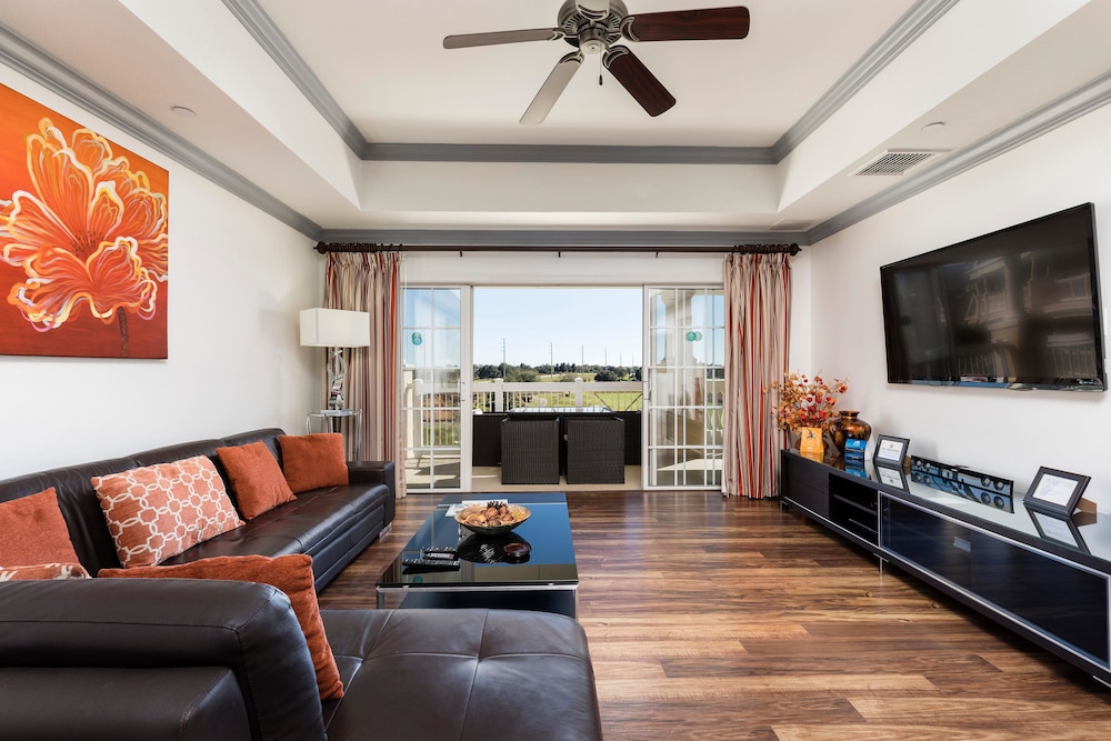 Condo Centre Court Supreme 3 Bedroom Reunion
