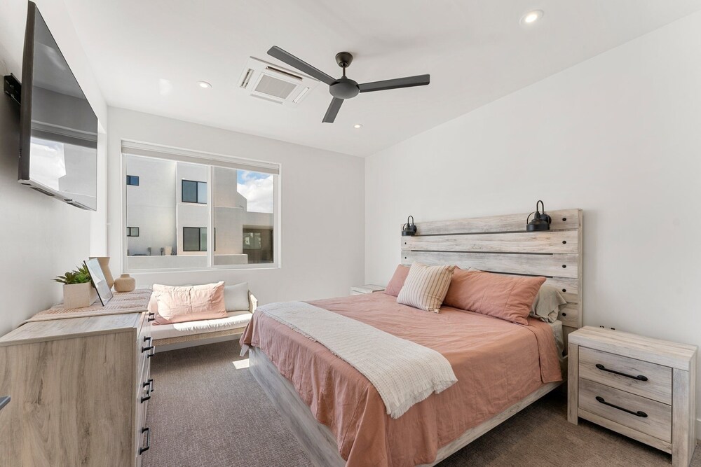 Sunstone 6 Bedroom Home