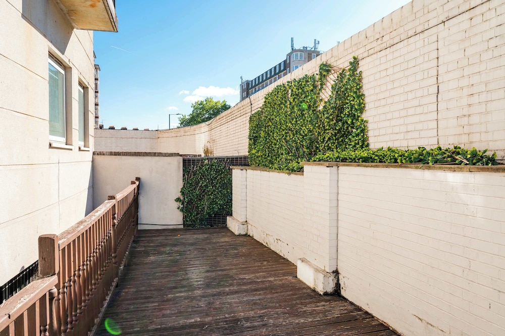 Lords Living -3 bed in Regents Park With Terrace