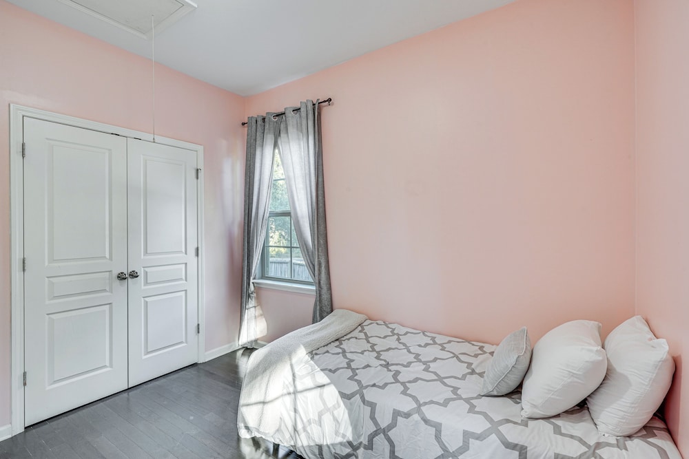 2 Mi to Downtown Durham: Family Home w/ Yard!