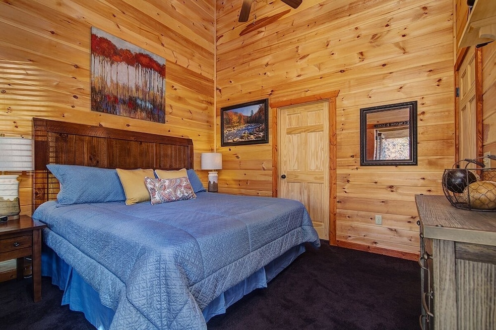Mountain Romance - 1 Bedrooms, 1 Baths, Sleeps 4 Home by RedAwning