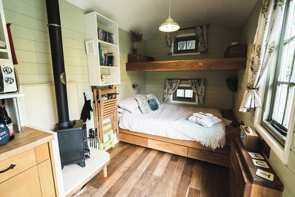 Little Otchan Shepherd's Hut