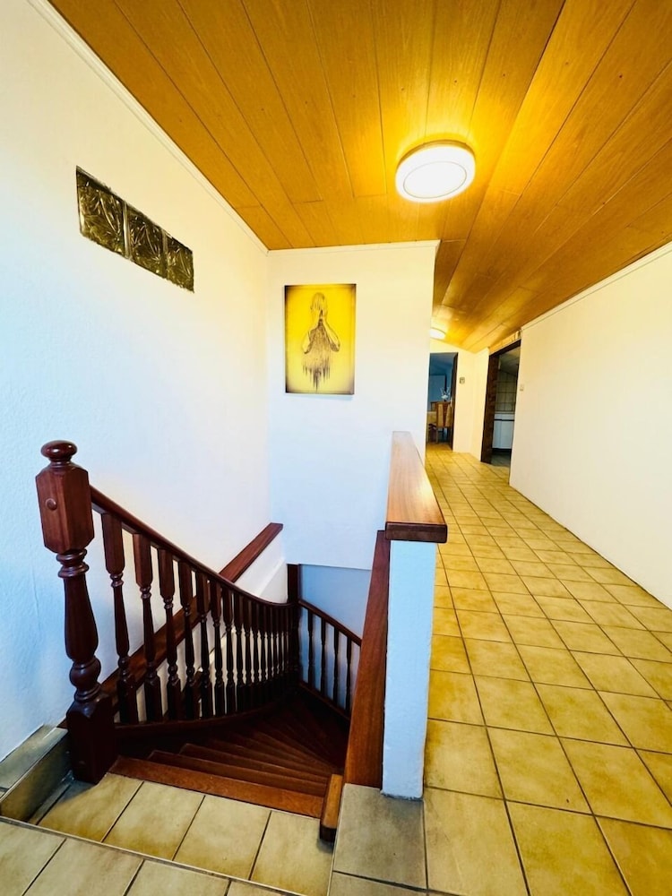 7 private Rooms in a spacious Villa