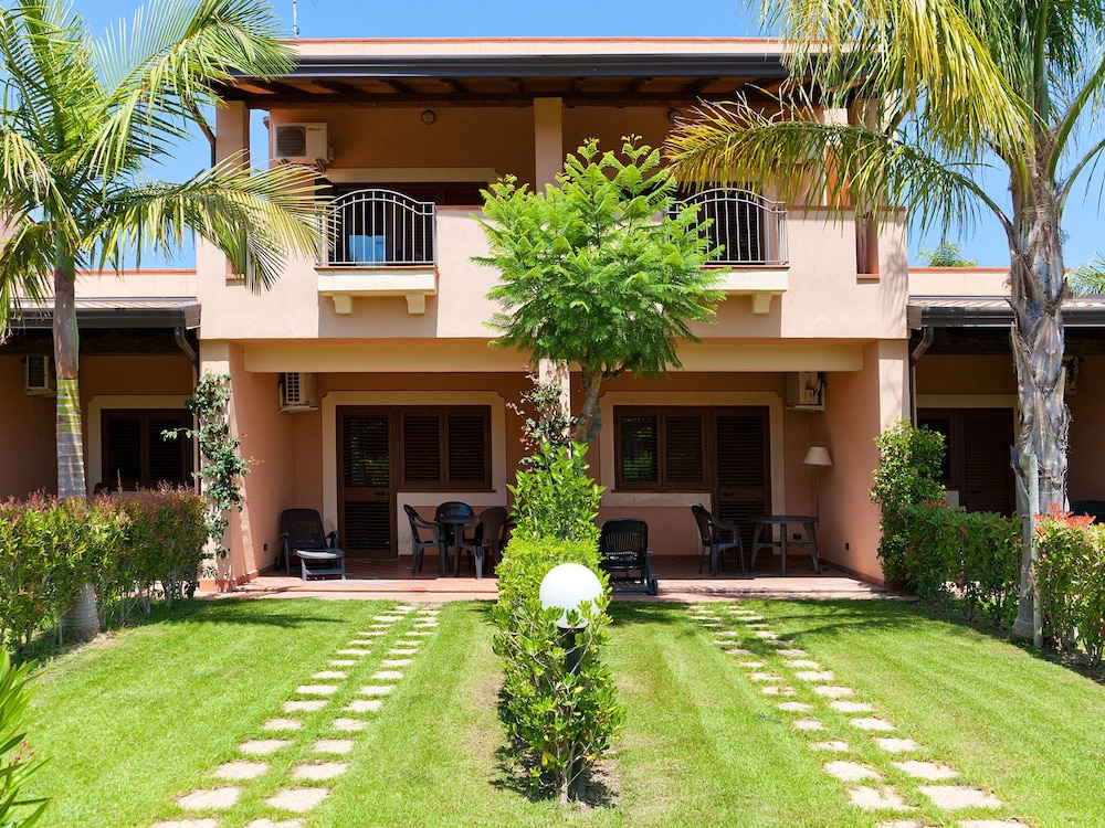 Tindari Resort & Marina Beach