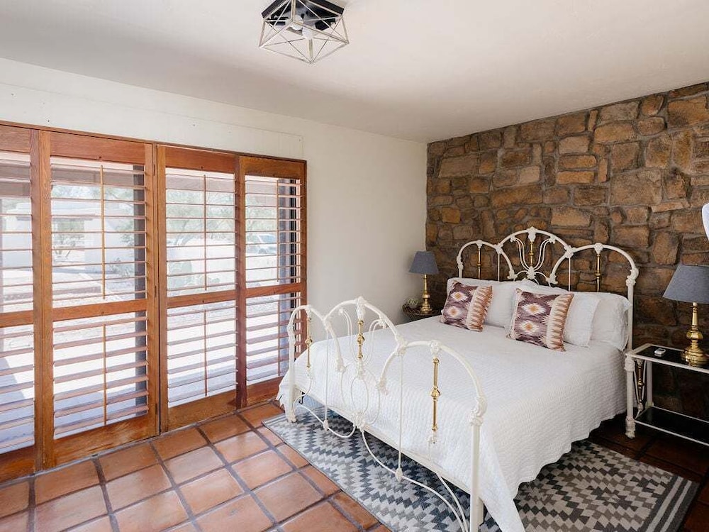 Bed Rock Desert -pool Heat Available - Spring Break