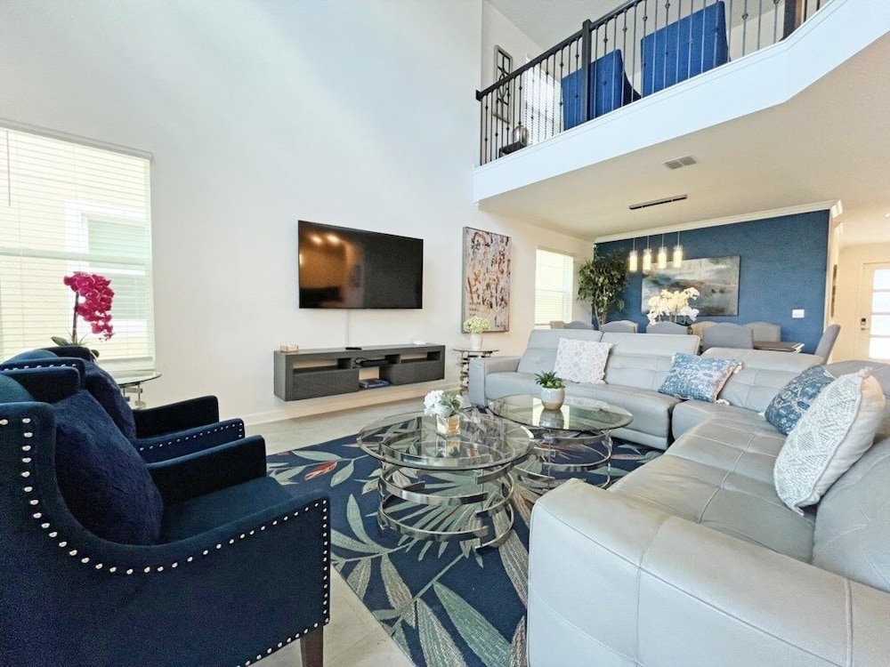 Champions Retreat 5 Bedroom Home by RedAwning